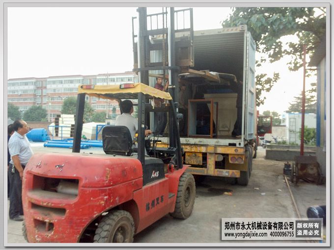 出口馬來(lái)西亞干粉砂漿成套設(shè)備裝車發(fā)貨